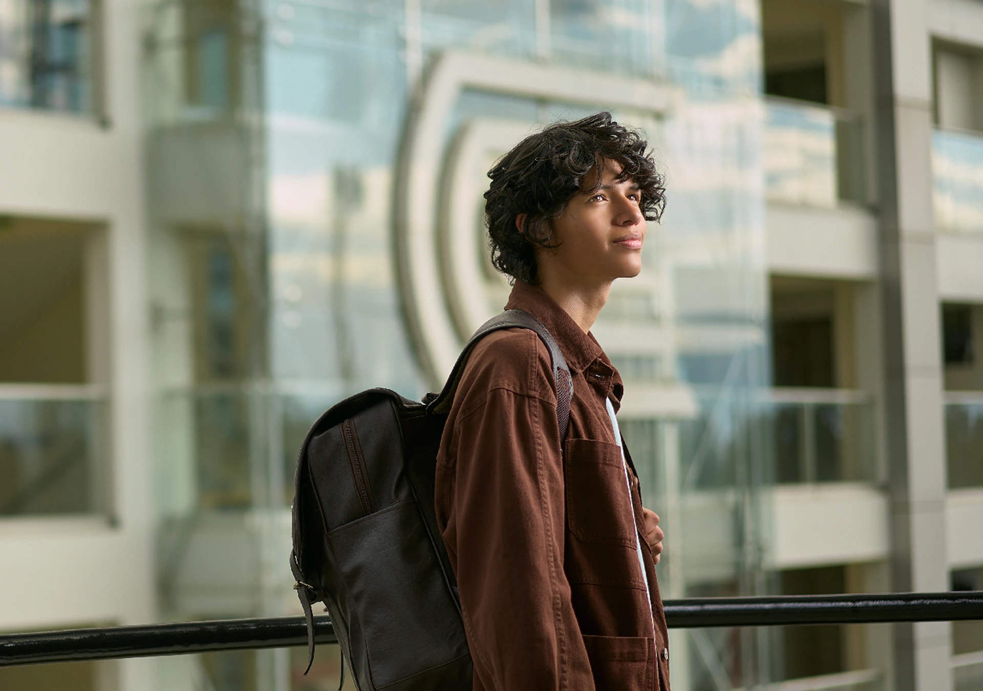 Imagen de adolescentes en colegio